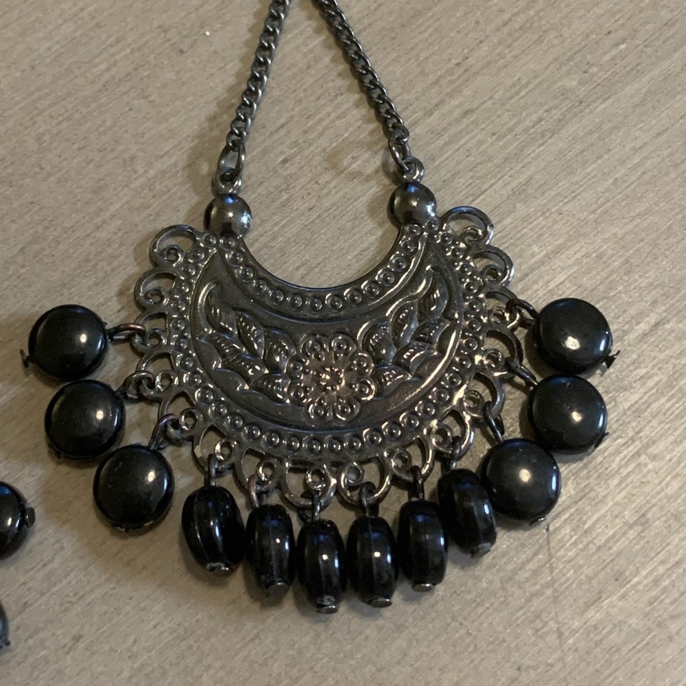 Fan style black earrings, large statements - Picture 4 of 5